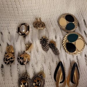 Elegant Gold and Black Earrings Set